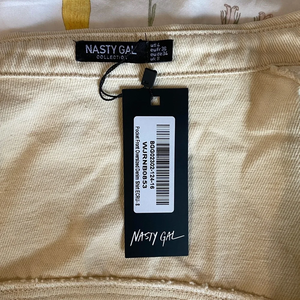 Nasty Gal — Pocket Front Oversized Denim Shirt - Picture 5 of 10